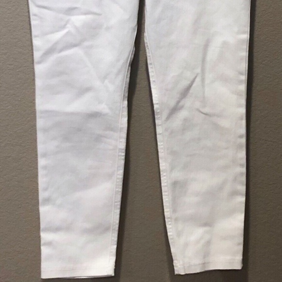 (NWT) Hue Women's White Classic Smooth Denim Capri Leggings, Sizes XS or XXXL - Picture 4 of 8